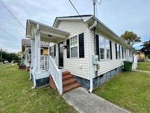 1202 S 8th St in Wilmington, NC - Foto de edificio - Building Photo