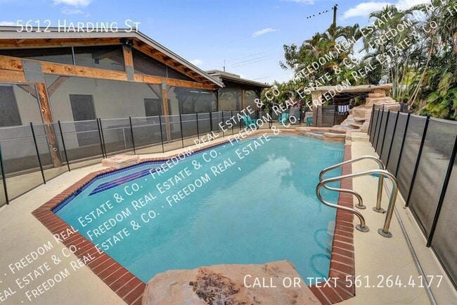 5612 Harding St in Hollywood, FL - Building Photo - Building Photo