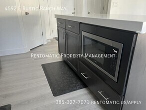 4592 Rustic Ranch Way in Eagle Mountain, UT - Building Photo - Building Photo