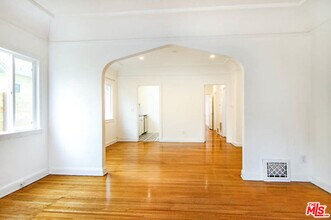934 N Harper Ave in Los Angeles, CA - Building Photo - Building Photo