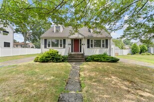 214 Country Rd in Fairfield, CT - Building Photo