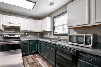 697 Red Hill Rd in Vine Grove, KY - Building Photo - Building Photo