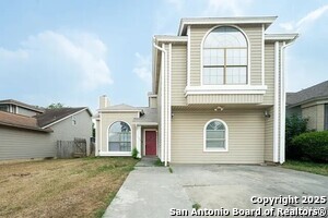 5990 Catalina Sunrise Dr in San Antonio, TX - Building Photo