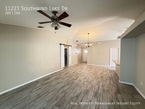 11223 Southwind Lake Dr in Gibsonton, FL - Building Photo - Building Photo