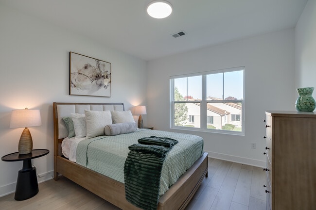 The Enclave in Chesterfield, MI - Building Photo - Interior Photo