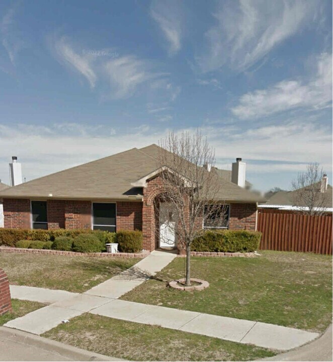 1206 Chelsea Cir in Mesquite, TX - Foto de edificio