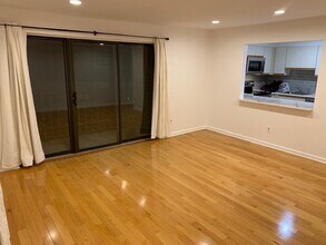 7430 John F. Kennedy Blvd-Unit -202 in North Bergen, NJ - Foto de edificio - Building Photo