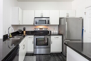 Red Rox Villas in Phoenix, AZ - Building Photo