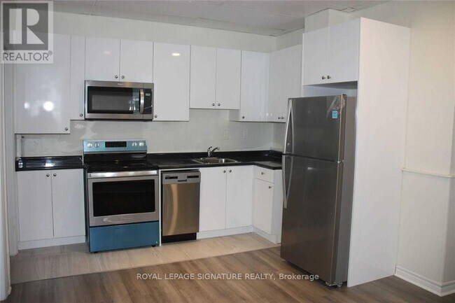 496 Horner Ave in Toronto, ON - Building Photo - Building Photo