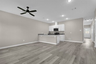 24735 Waterford St in Hempstead, TX - Building Photo - Building Photo