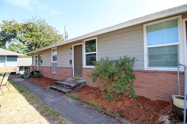 6923 NE Prescott St-Unit -6915 in Portland, OR - Building Photo - Building Photo
