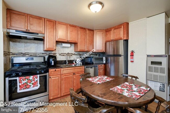 130 Roberta Jean Ave in Littlestown, PA - Building Photo - Building Photo