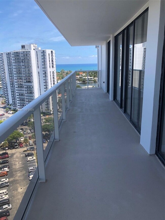 3701 N Country Club Dr in Aventura, FL - Building Photo - Building Photo