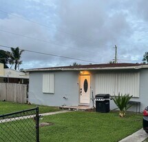 620 Putter Pl in West Palm Beach, FL - Building Photo