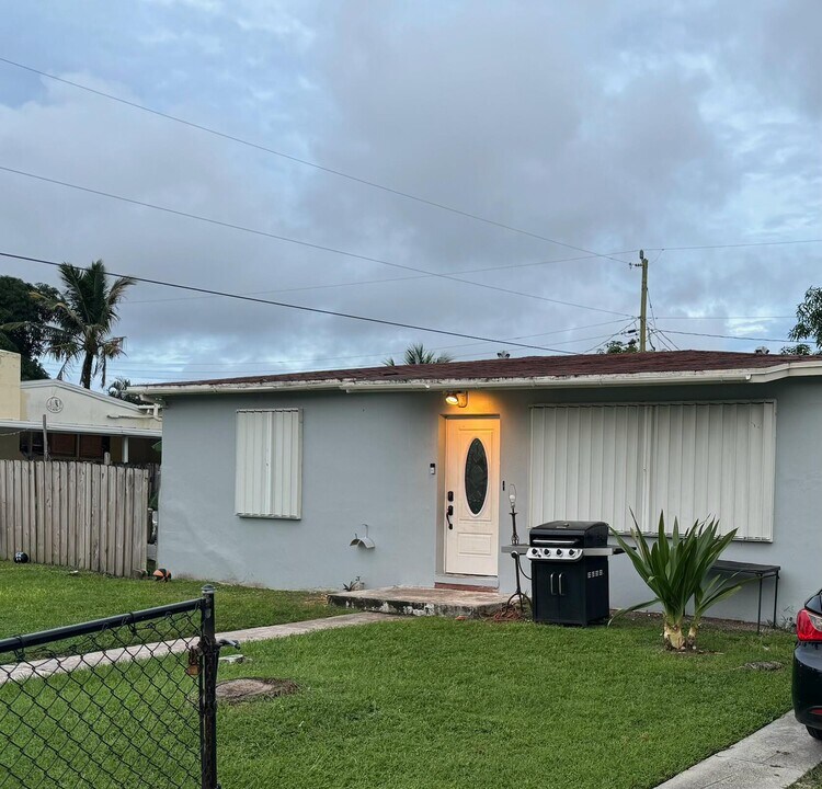 620 Putter Pl in West Palm Beach, FL - Building Photo