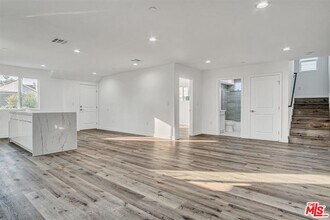2421 Cochran Ave in Los Angeles, CA - Building Photo - Building Photo