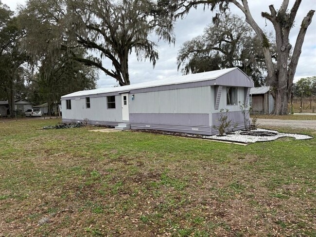 2302 Lowery St in Bushnell, FL - Building Photo - Building Photo