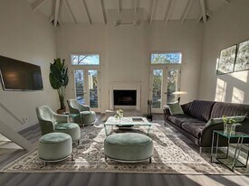 4530 Whitsett Ave in Los Angeles, CA - Building Photo