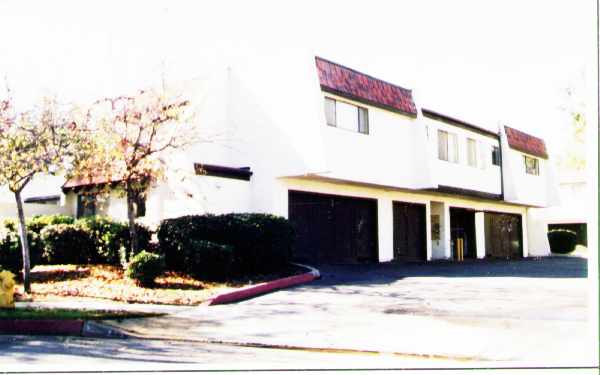 71 A-D Price Ct in Redlands, CA - Foto de edificio