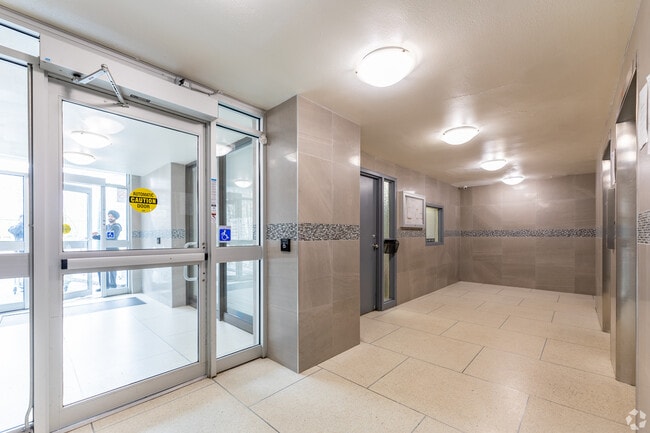 6171 Bathurst St in Toronto, ON - Building Photo - Building Photo