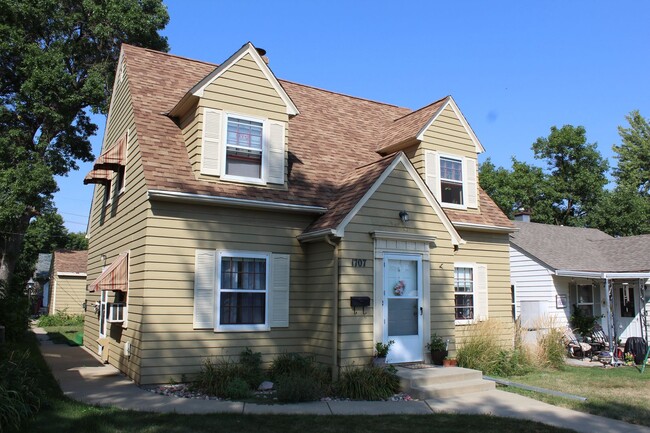 1707 S 10th Ave in Sioux Falls, SD - Building Photo - Building Photo