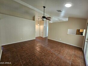 5523 W Yucca St in Glendale, AZ - Foto de edificio - Building Photo