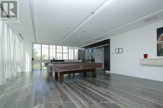 110 Charles St E in Toronto, ON - Building Photo - Building Photo