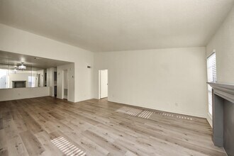 6500 Sands Point Dr in Houston, TX - Building Photo - Building Photo