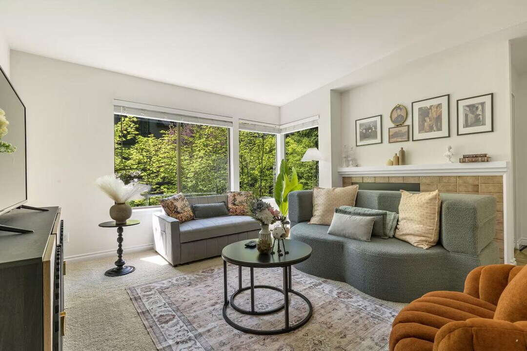 1266 99th Ave NE in Bellevue, WA - Building Photo
