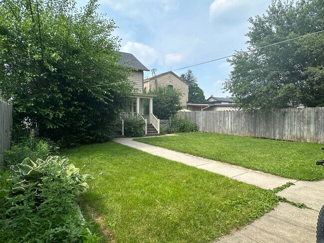 275 E Green Bay Ave in Saukville, WI - Building Photo - Building Photo