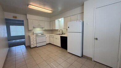 1973 Emma Lee Ln in Hanford, CA - Building Photo - Building Photo