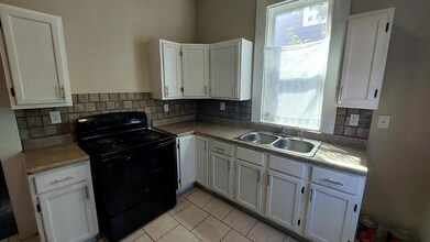 423 E Sears St in Denison, TX - Building Photo - Building Photo