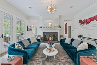 118 Water Mill Towd Rd in Water Mill, NY - Building Photo - Building Photo