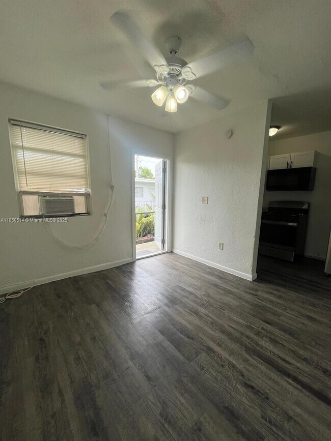 708 NW 4th Ave in Miami, FL - Foto de edificio - Building Photo