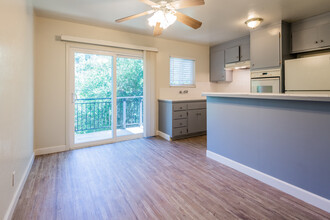 Towne Terrace Apartments in Los Gatos, CA - Building Photo - Interior Photo