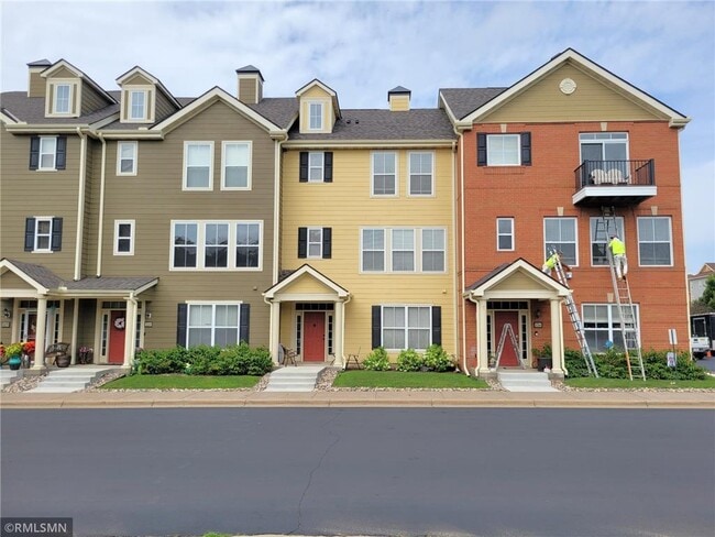 10266 Bleeker St in Woodbury, MN - Building Photo - Building Photo
