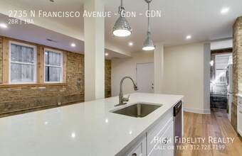 2735 N Francisco Ave in Chicago, IL - Building Photo - Building Photo