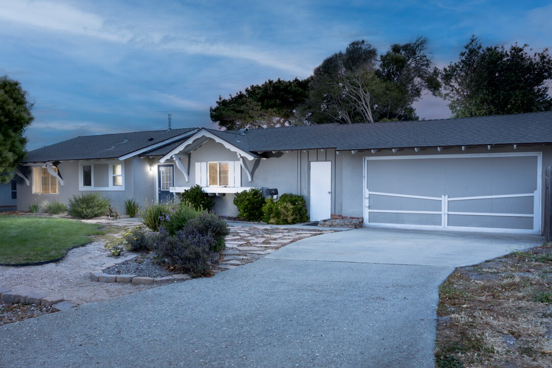 326 S C St in Lompoc, CA - Building Photo