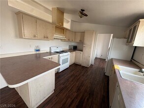 4877 Saguaro Way in Las Vegas, NV - Building Photo - Building Photo