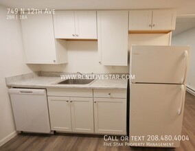 749 N 12th Ave in Pocatello, ID - Foto de edificio - Building Photo