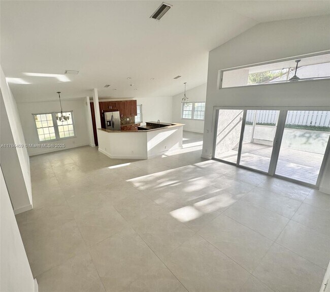 159 Cameron Ct in Weston, FL - Building Photo - Building Photo