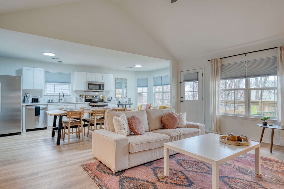 905 SW Natchez Ct in Bentonville, AR - Building Photo