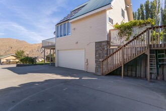 432 Lakeview Dr in Orondo, WA - Building Photo - Building Photo