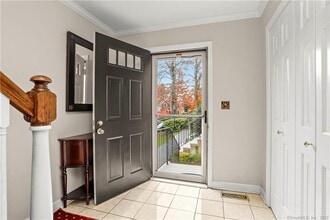 60 Greenwich Hills Dr in Greenwich, CT - Building Photo - Building Photo