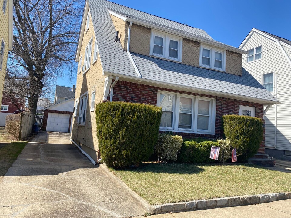 202 Park Ave in Williston Park, NY - Building Photo