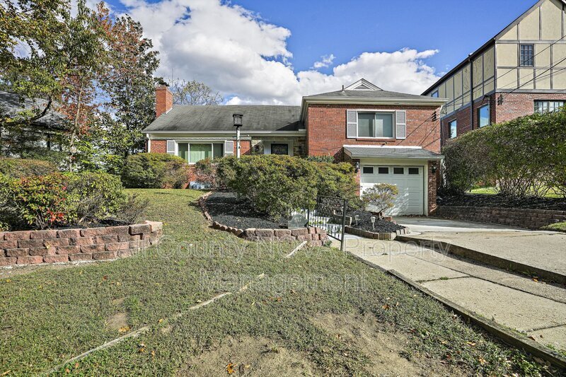 5747 27th St NW in Washington, DC - Building Photo