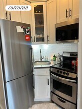 802 9th Ave in New York, NY - Building Photo - Building Photo