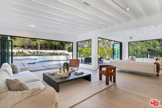 2600 Zorada Dr in Los Angeles, CA - Building Photo - Building Photo