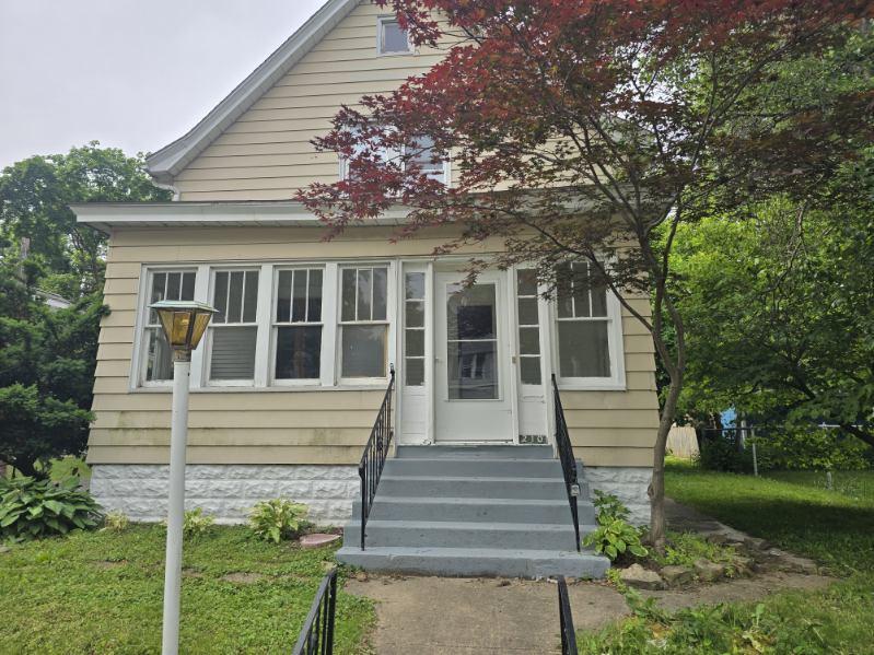 210 W Republic St in Peoria, IL - Building Photo