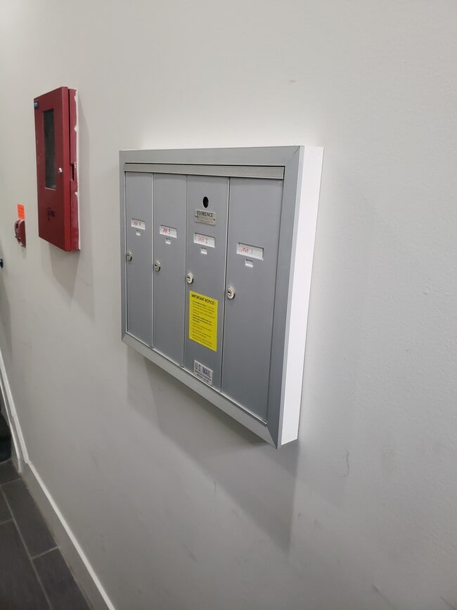 1322 N 17th St, Unit 2 in Philadelphia, PA - Building Photo - Building Photo